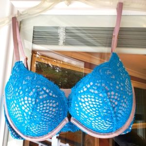Victoria's Secret Very sexy push up bra, 32D.